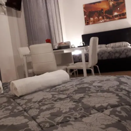 Guest house Casa Leonardo Airport *